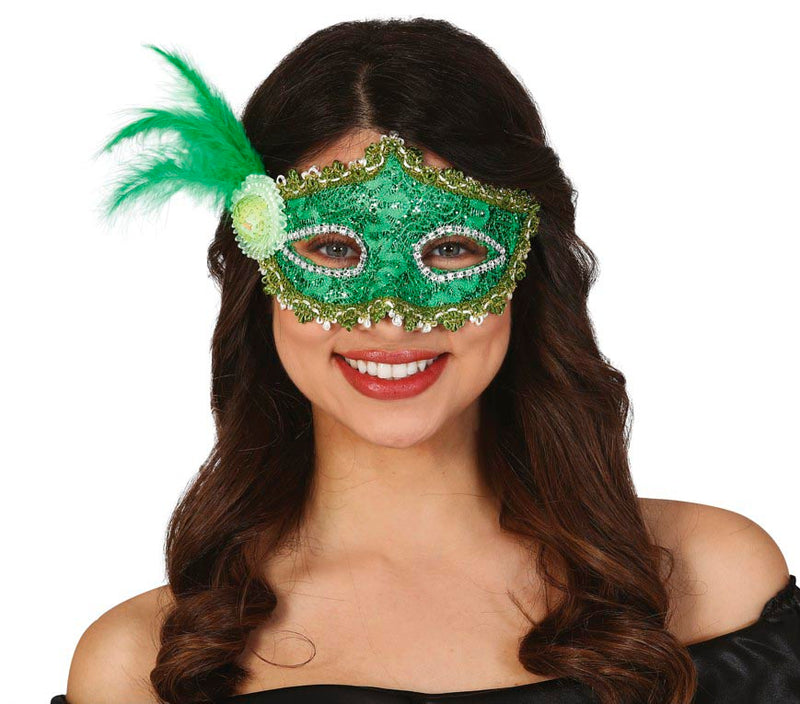 MASK WITH FEATHER