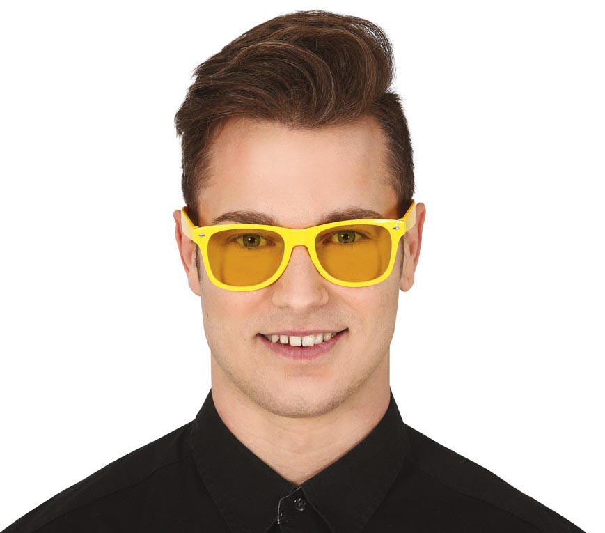 GLASSES WITH CLEAR COLOR LENSES