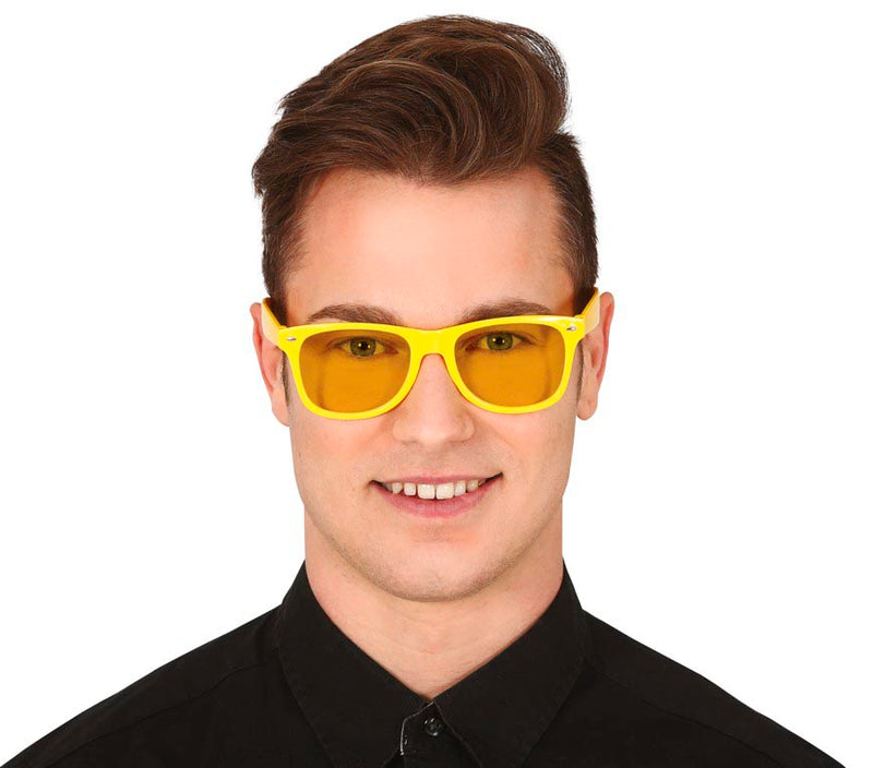 GLASSES WITH CLEAR COLOR LENSES