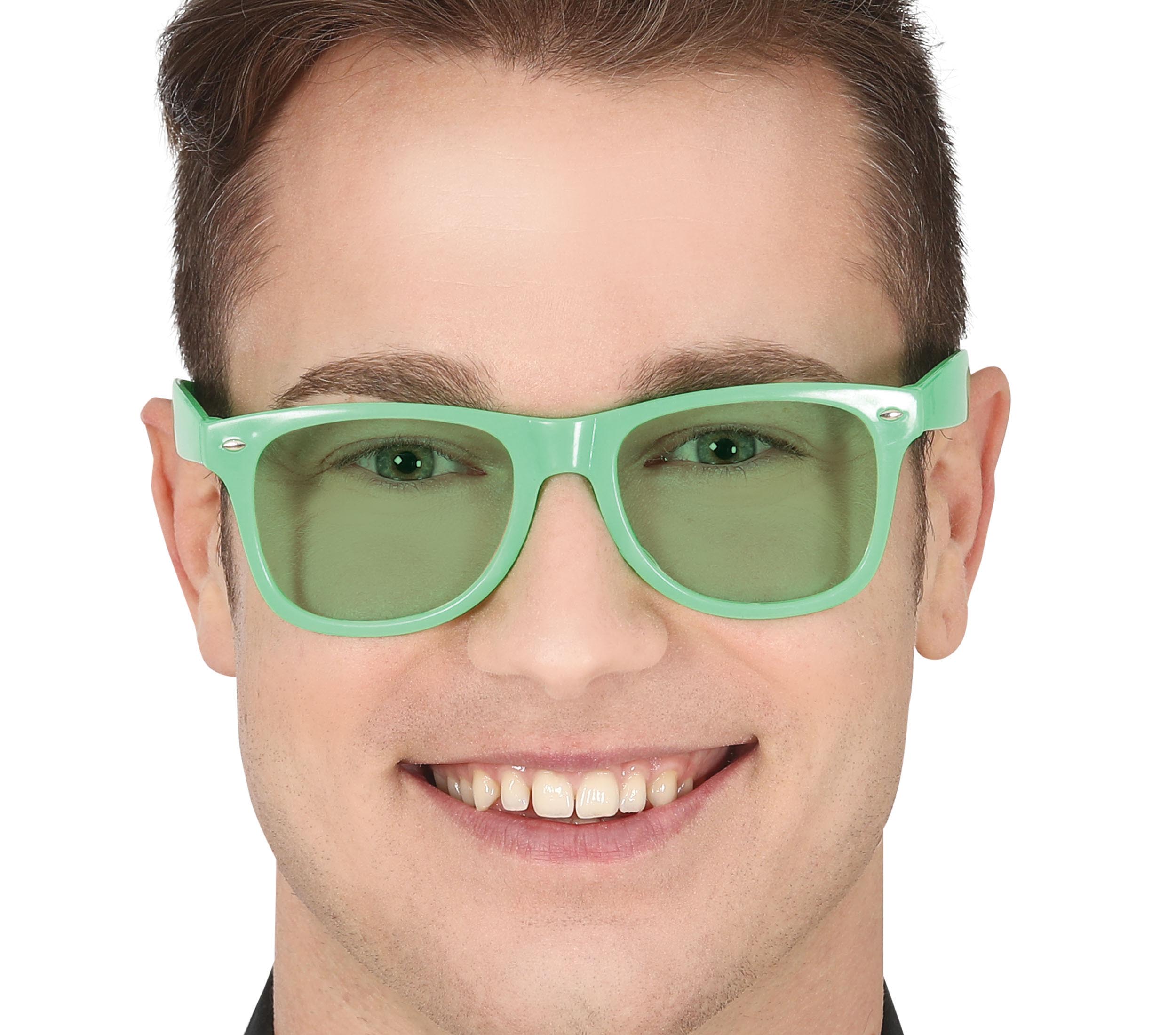 GLASSES WITH CLEAR COLOR LENSES
