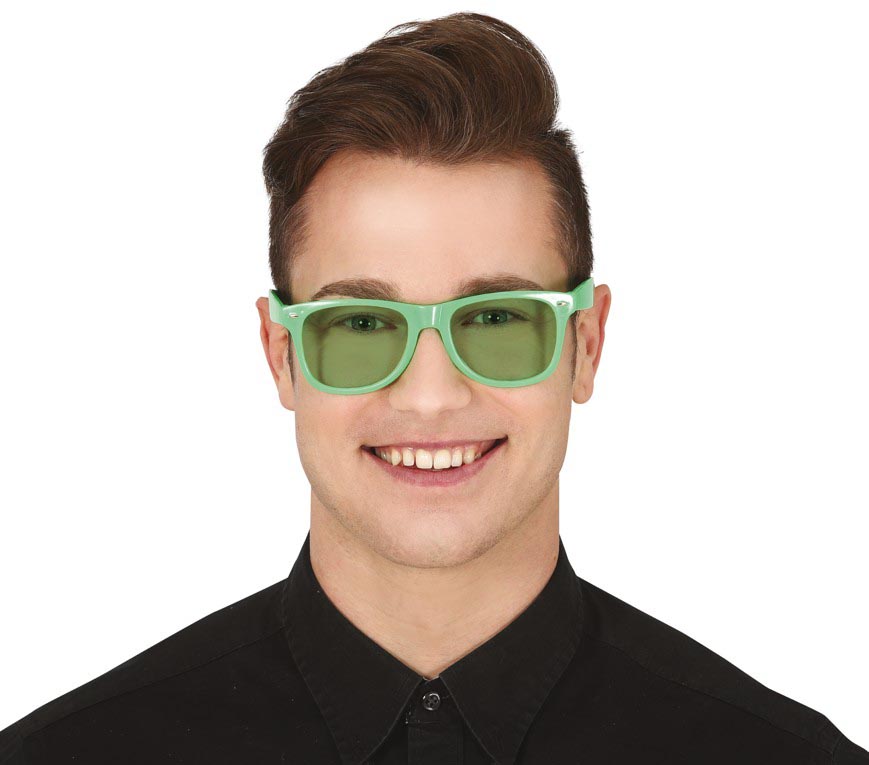 GLASSES WITH CLEAR COLOR LENSES