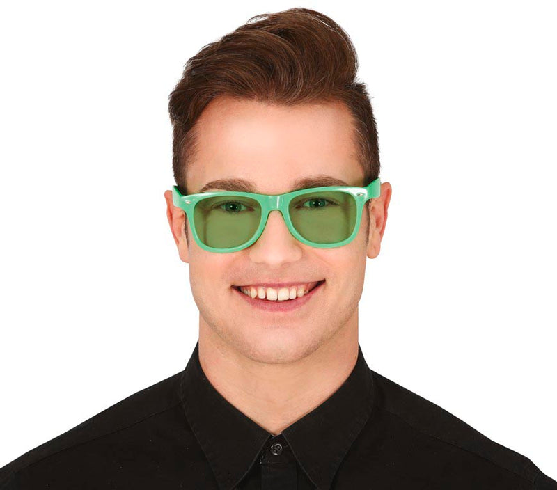 GLASSES WITH CLEAR COLOR LENSES