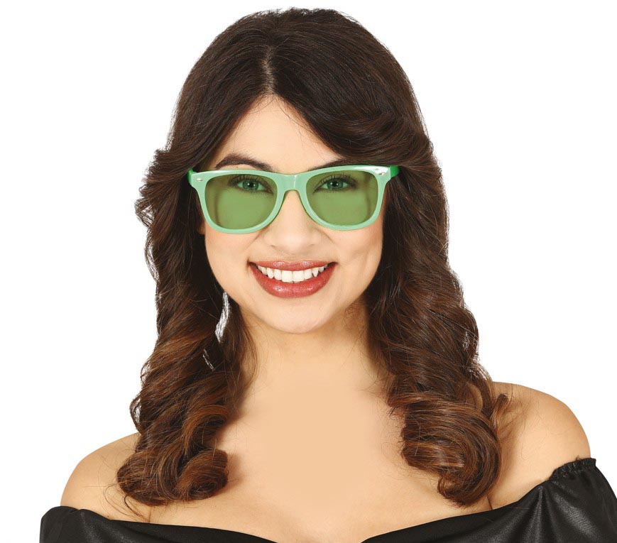 GLASSES WITH CLEAR COLOR LENSES