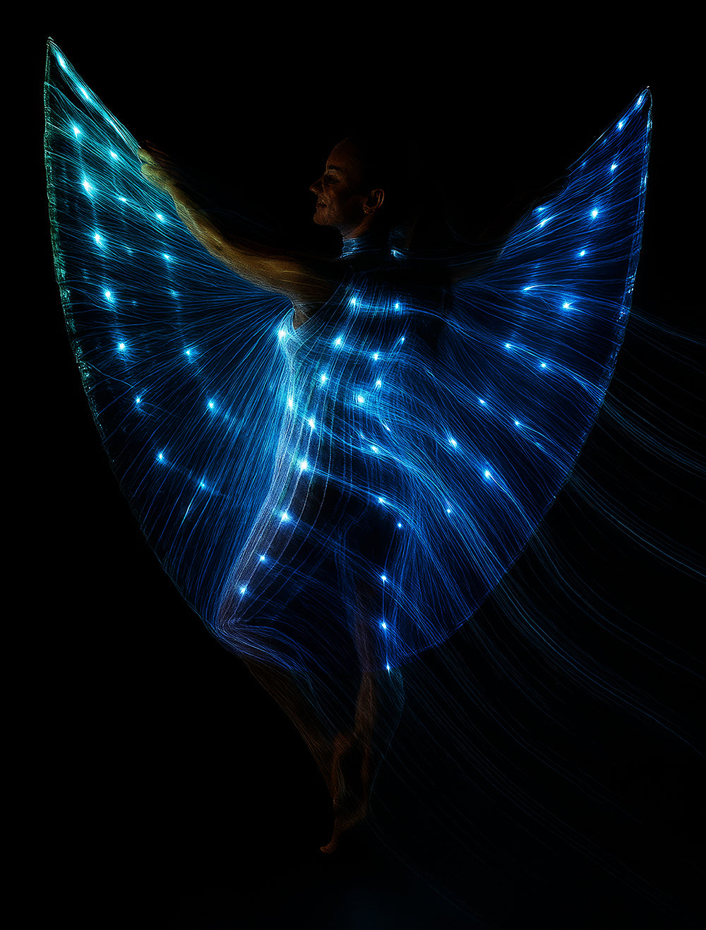 IRIS CAPE WITH WANDS AND LIGHT, 140 CMS