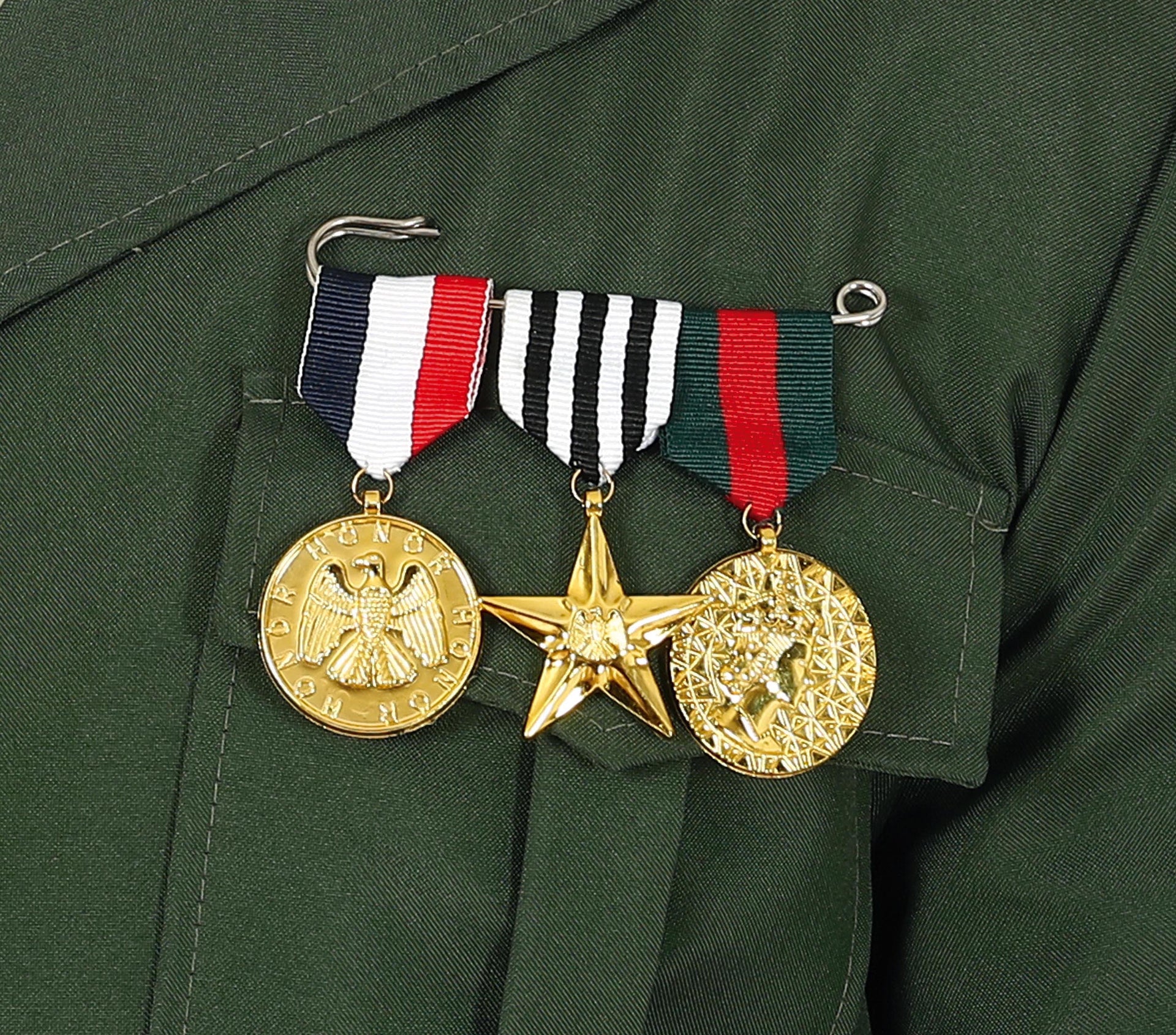 3 MILITARY MEDALS BADGE