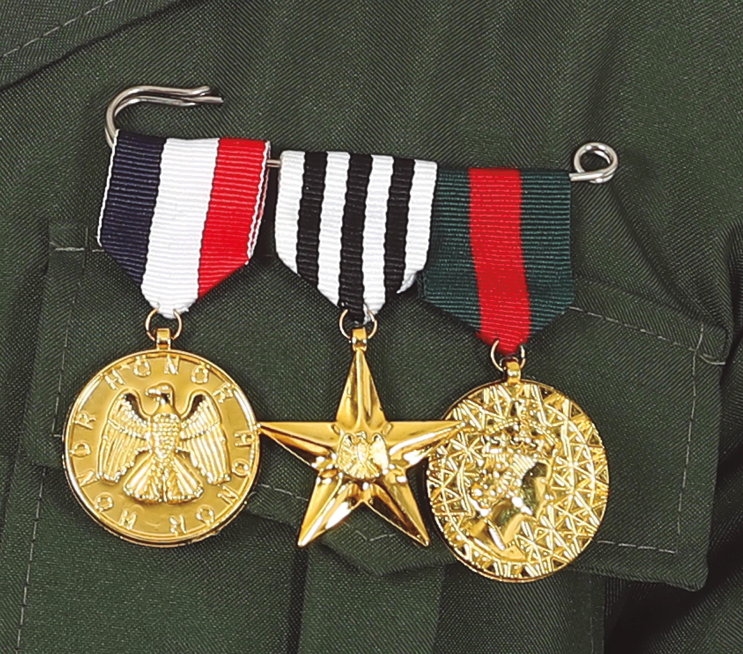 3 MILITARY MEDALS BADGE