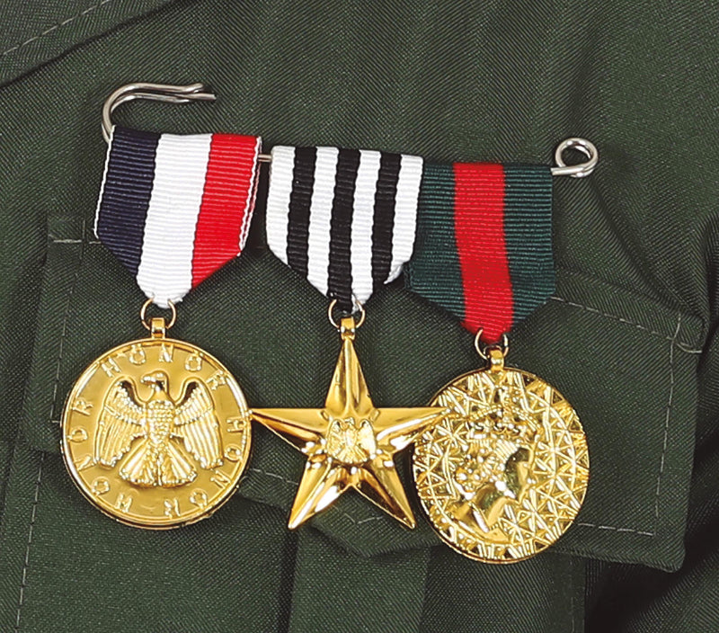3 MILITARY MEDALS BADGE