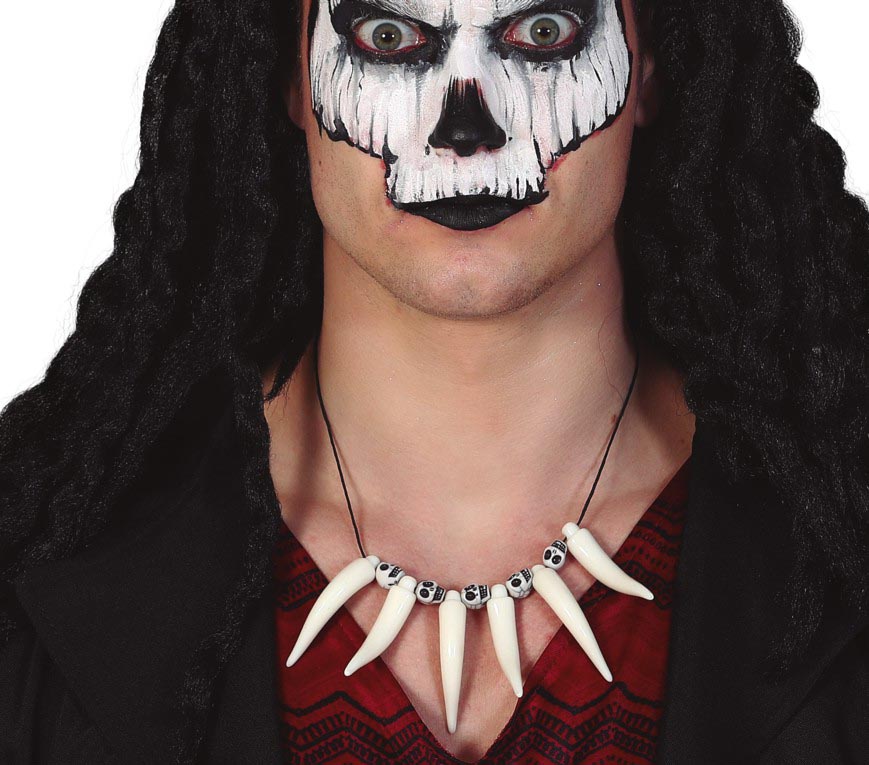 NECKLACE WITH FANGS